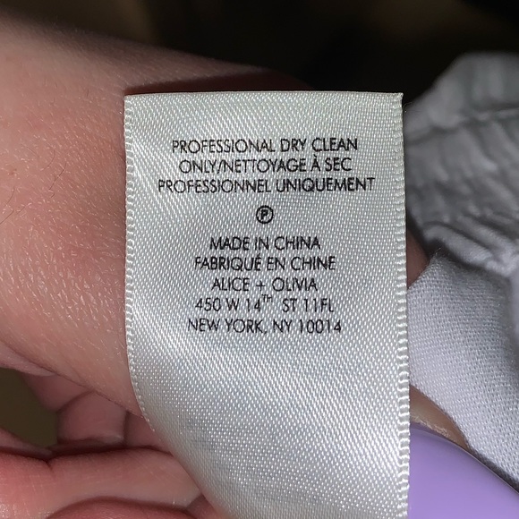 Alice + Olivia ‼️ SALE‼️ Neta Cargo Pants in White –– NWT - Picture 17 of 17